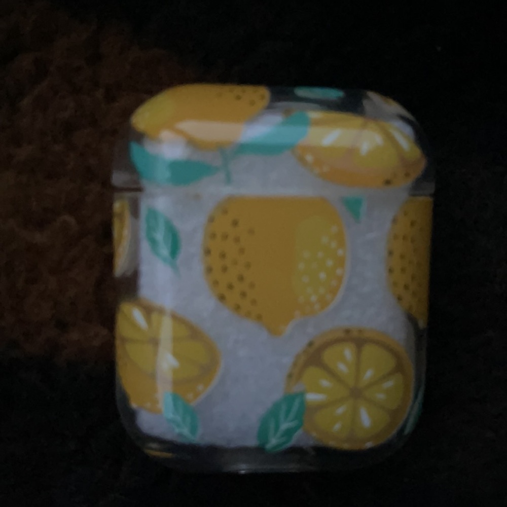 New lemon AirPod case - Picture 2 of 2